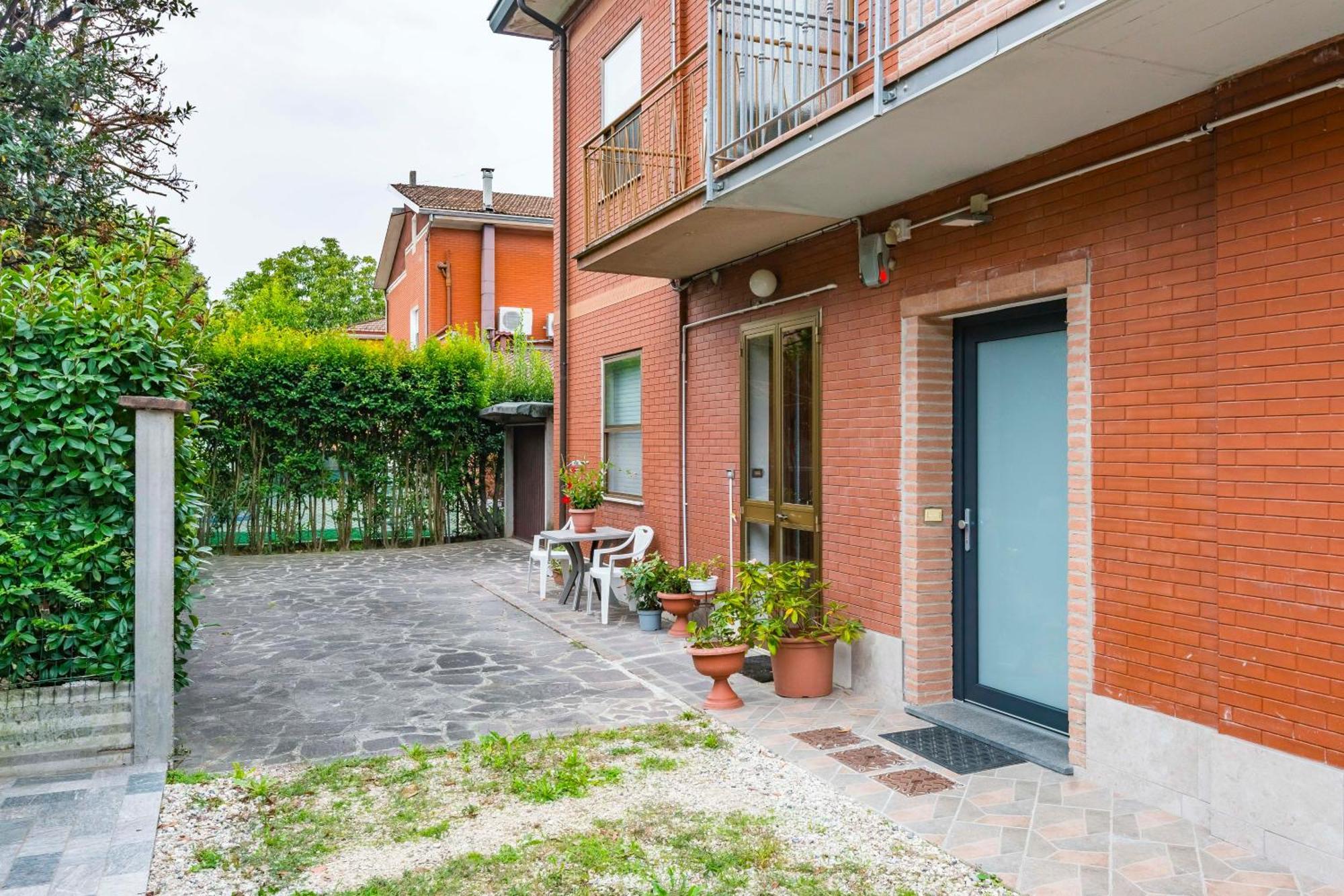 Stile E Comfort In Citta Con Wi-Fi คาร์ปิ ภายนอก รูปภาพ
